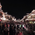 Street iluminada no Magic Kingdom