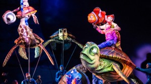 Disney com Crianças Finding Nemo The Musical Animal Kingdom Dinoland