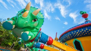 Disney com Crianças TriceraTop Spin Animal Kingdom Dinoland U.S.A.