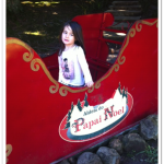 Gramado com crianças Aldeia do Papai Noel