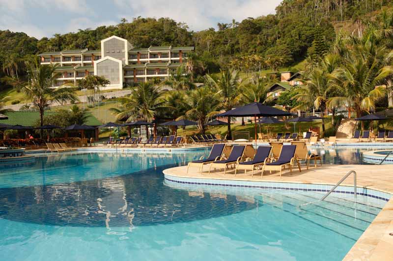https://viajocomfilhos.com.br/wp-content/uploads/2014/10/Hotel-com-crian%C3%A7as-Resort-Infinity-Blue-Balne%C3%A1rio-Cambori%C3%BA-Piscina.jpg