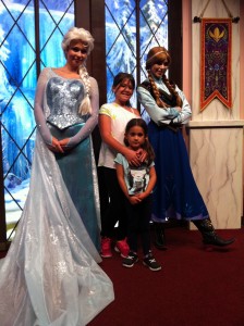 Disney_Frozen_Elsa_Anna_CaliforniacomCrianças_LosAngeles