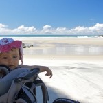 Paraia na Bahia com bebê